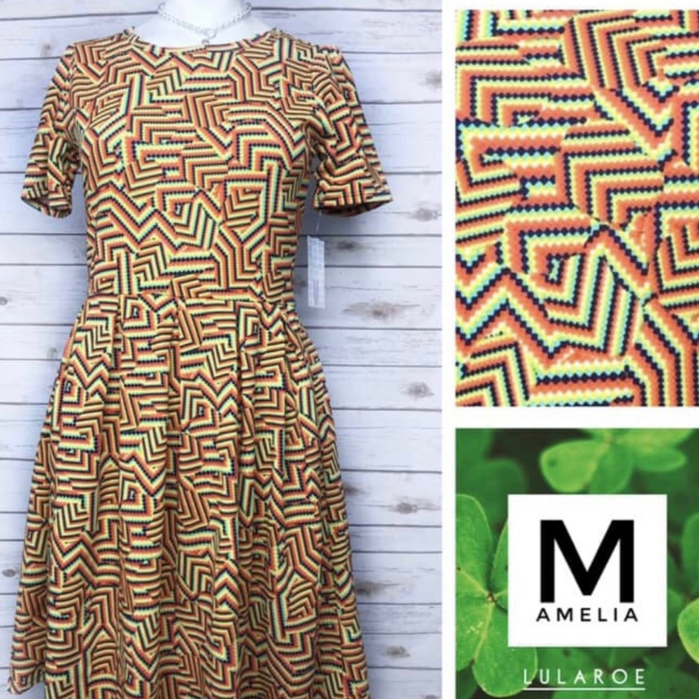 Size M Amelia geometric print dress w/pockets
